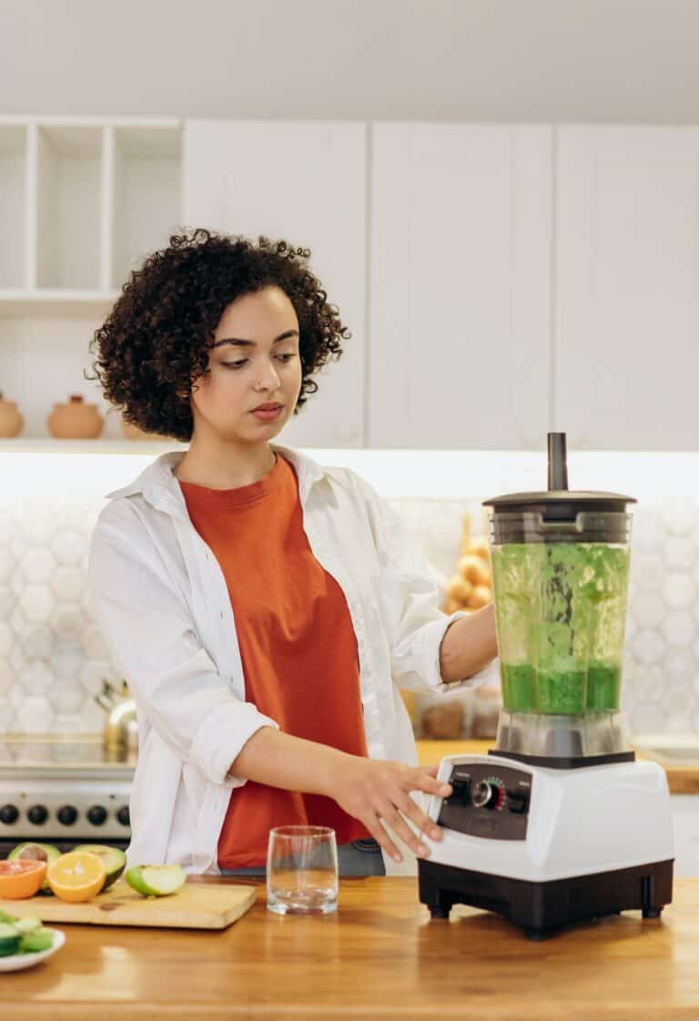 Woman using Vitamix to support a healthy lifestyle.